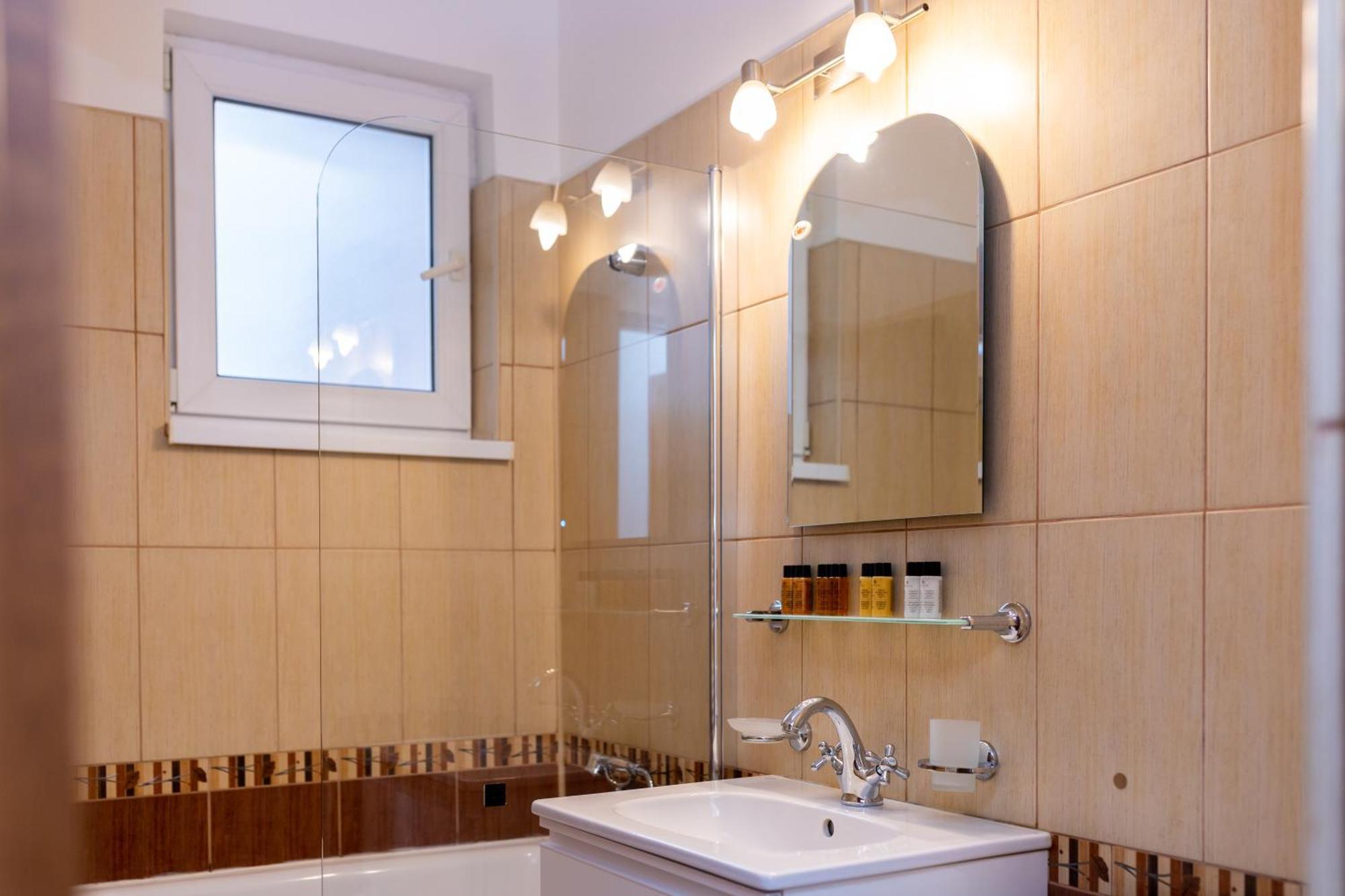 Apartament Octavia Vajdahunyad Kültér fotó