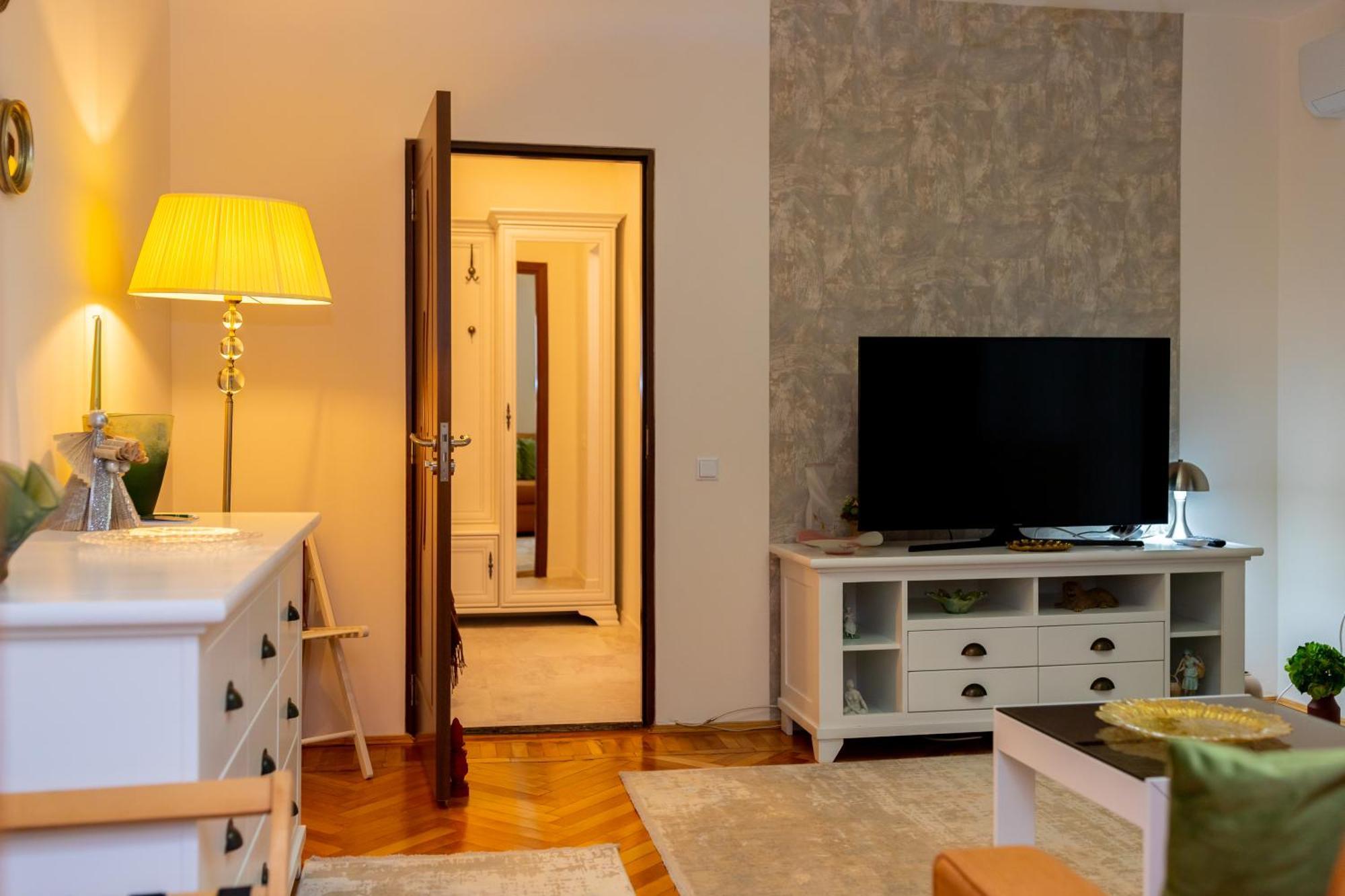 Apartament Octavia Vajdahunyad Kültér fotó
